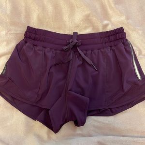 LULULEMON HOTTY HOT LOW RISE 2.5 SHORTS